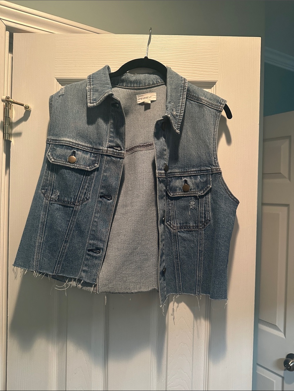Evereve Blue Denim Sleeveless Crop Vest